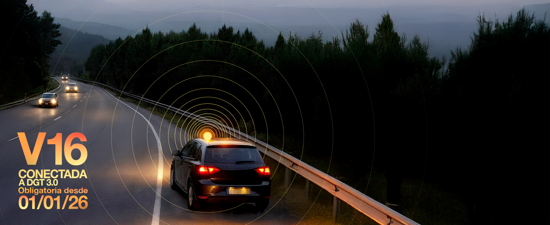 Coche parado en el arcén con una luz V16 iluminada en el capó del coche Coche parado en el arcén con una luz V16 iluminada en el capó del coche