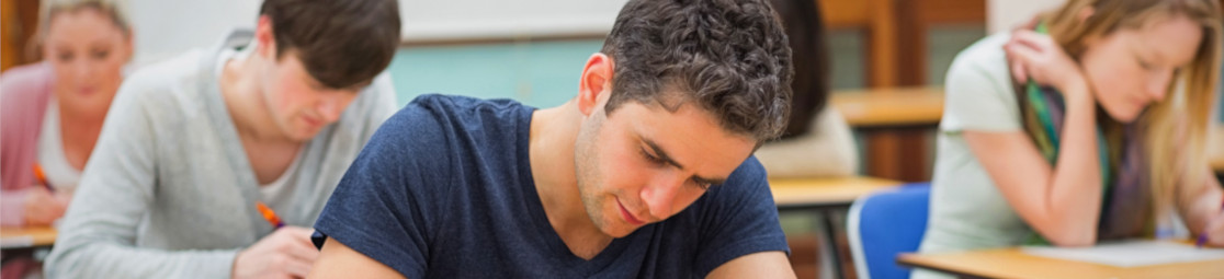 Alumno en clase